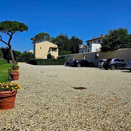 La Villa Apartments Tinaia - Excellent For Sardegna & Corsica - 6-8 Beds - Private Parking Included With Camera ليفورنو المظهر الخارجي الصورة