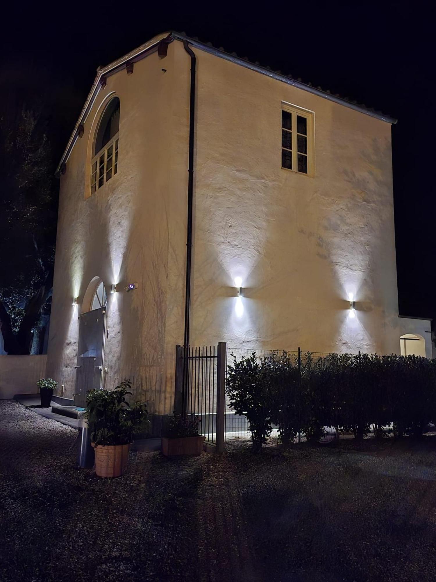 La Villa Apartments Tinaia - Excellent For Sardegna & Corsica - 6-8 Beds - Private Parking Included With Camera ليفورنو المظهر الخارجي الصورة