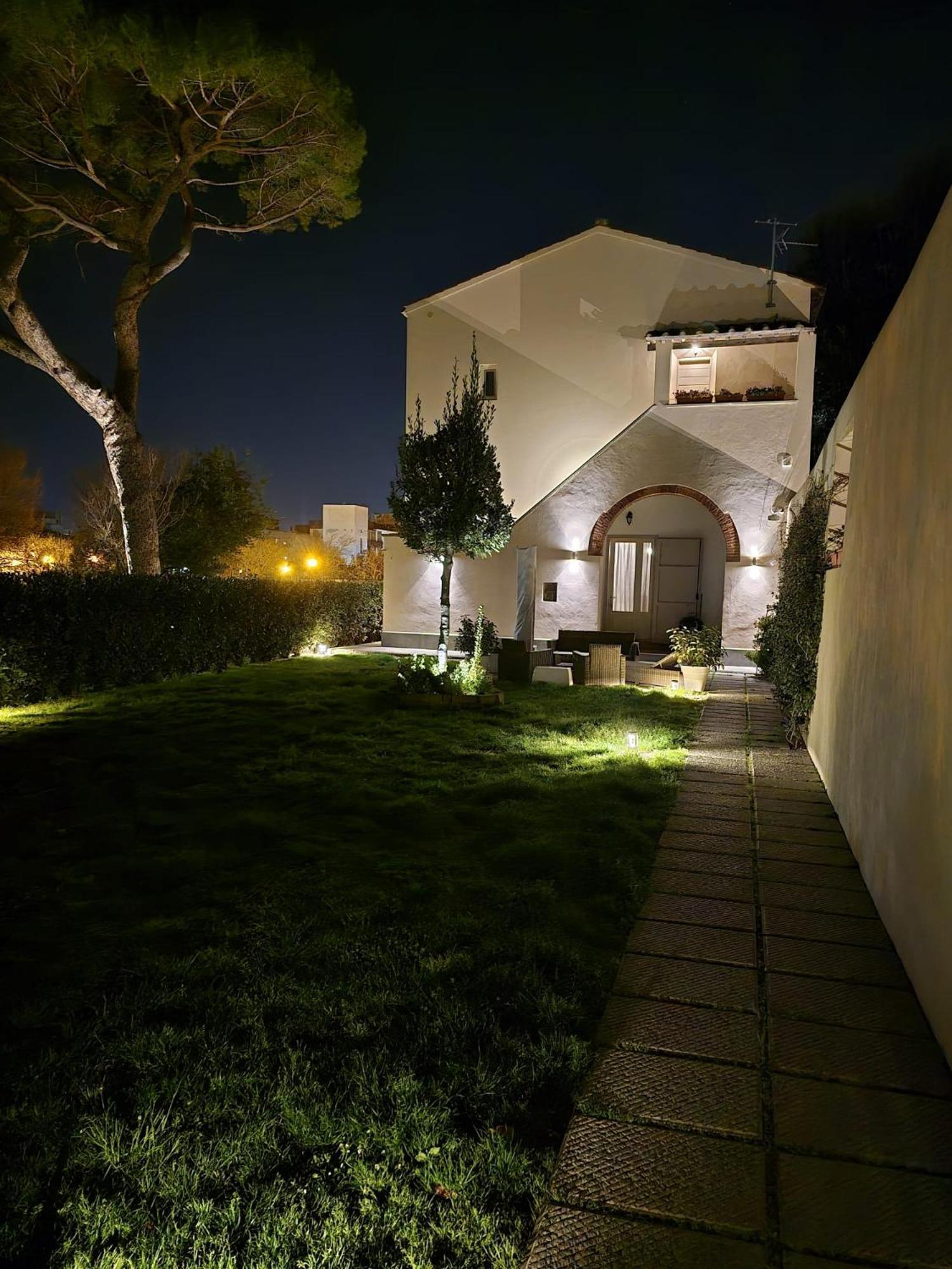 La Villa Apartments Tinaia - Excellent For Sardegna & Corsica - 6-8 Beds - Private Parking Included With Camera ليفورنو المظهر الخارجي الصورة