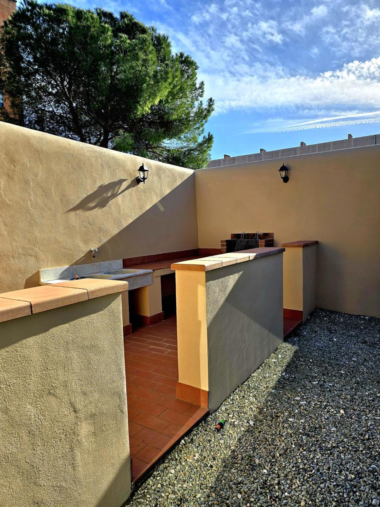 La Villa Apartments Tinaia - Excellent For Sardegna & Corsica - 6-8 Beds - Private Parking Included With Camera ليفورنو المظهر الخارجي الصورة