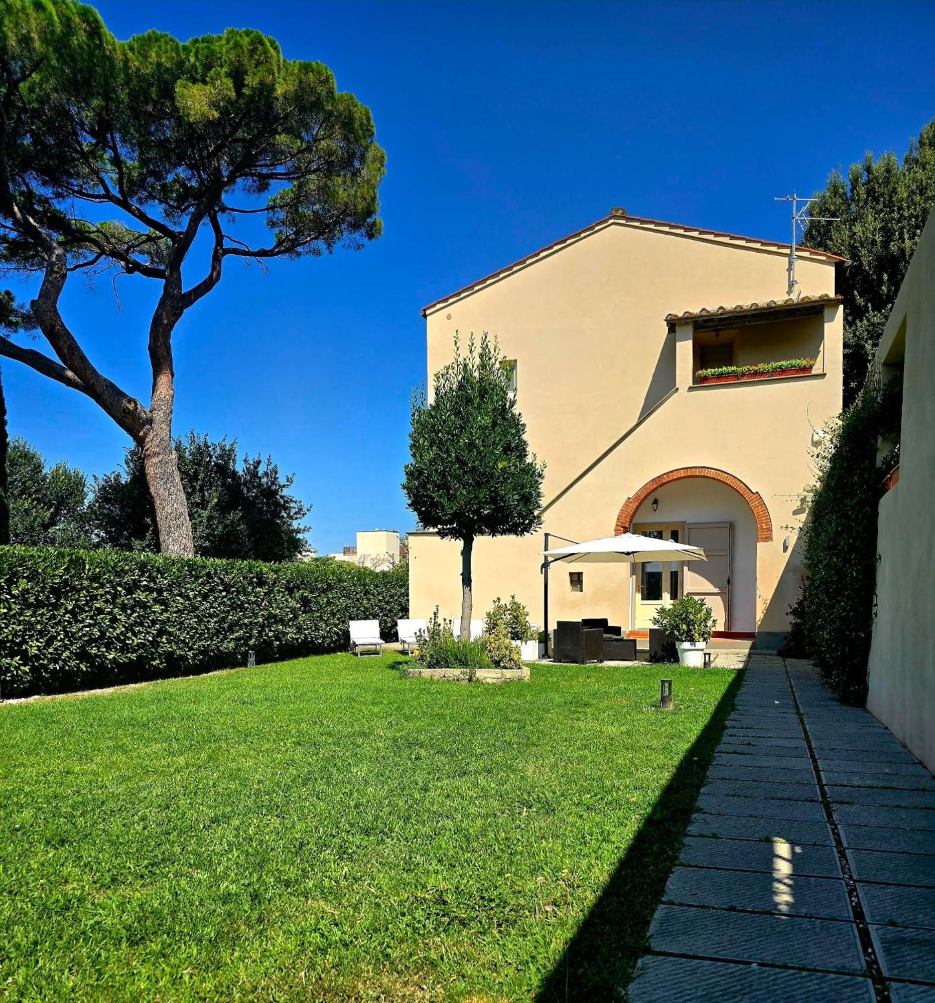 La Villa Apartments Tinaia - Excellent For Sardegna & Corsica - 6-8 Beds - Private Parking Included With Camera ليفورنو المظهر الخارجي الصورة